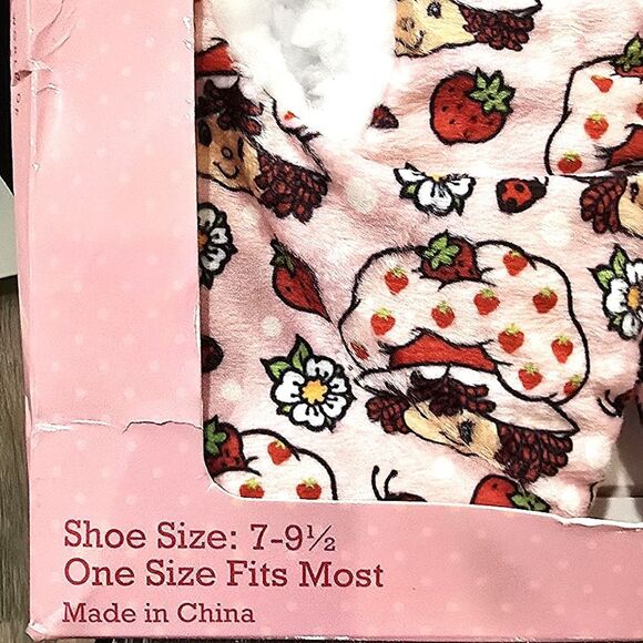 Strawberry Shortcake Fuzzy Babba Boxed Slipper Socks - Picture 3 of 5